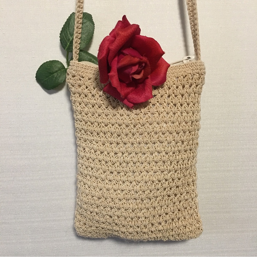 Small crocheted shoulder Crossbody handbag zips closed XhIlarition EUC o…